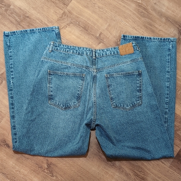 Zara Women's Light Blue High Rise Relaxed Jeans - Picture 3 of 12